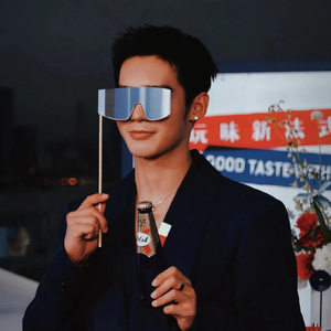 美女晚内衣脱内裤
